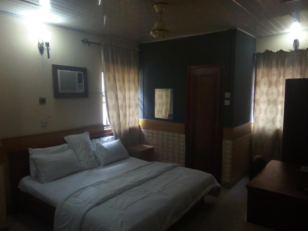 Holla-Jobi Guest House Lagos Exterior foto
